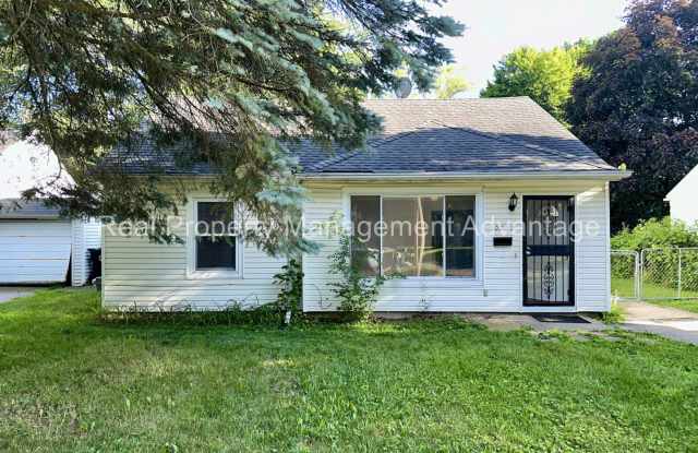 Mid-Century Ranch Boasts 3 Large Bedrooms and Central Location photos photos