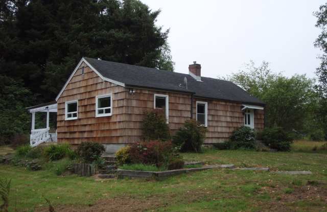 261 Railroad Avenue - 261 Railroad Avenue, Gearhart, OR 97138