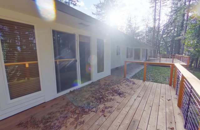 Large Beautiful Home in the Hills Gallery 4