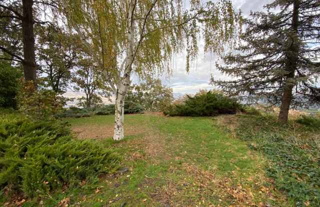 2 Bedroom 1 Bath in The Dalles with Columbia River views! Gallery 3