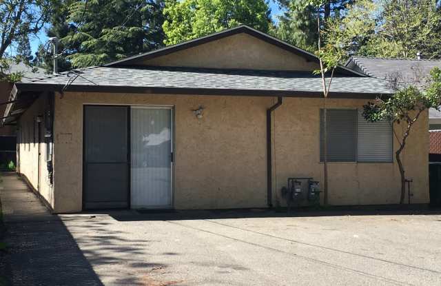 MOVE IN SPECIAL!!! $250 OFF FIRST MONTH'S RENT! Within walking distance to CSUC! - 1210 Ivy Street, Chico, CA 95928