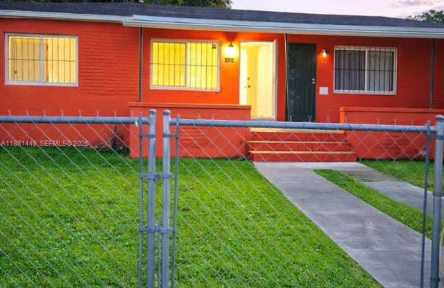 890 NW 106th St photos photos