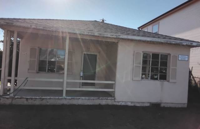 Open House 12/6/2025 @ 11 am !!!Great location · A rare find! Charming 2-Bedroom, 1-Bath Home Tenant Pays : Electricity and Gas - 226 South 8th Street, Santa Paula, CA 93060