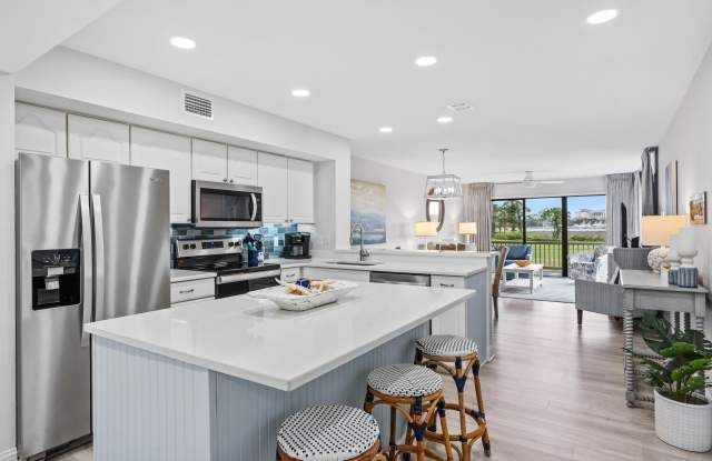 814 Harbour Pointe Drive Gallery 2