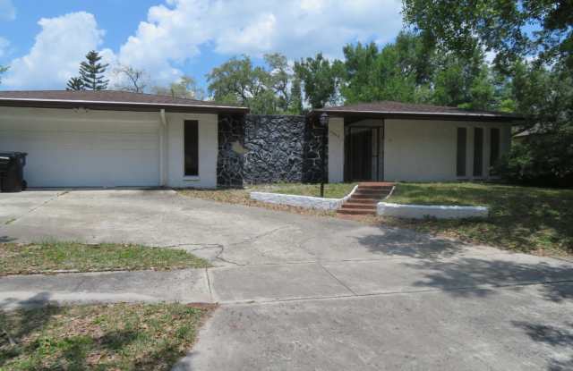 3 Bedroom 2 full bath quite neighborhood 1644sf fenced in back yard unattached large 2car garage. secure court yard photos photos