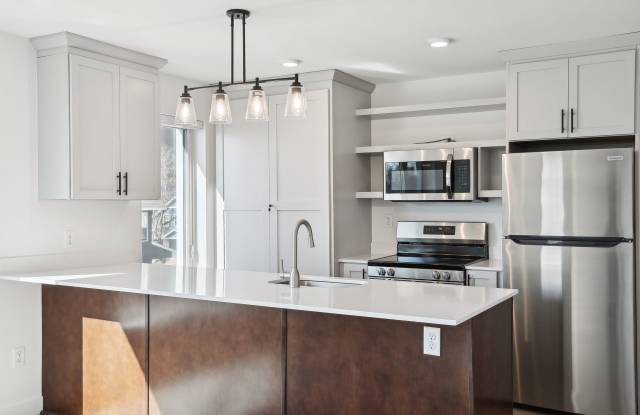 633 Van Buren Street Northeast - 633 Van Buren Street Northeast, Minneapolis, MN 55413 633 Van Buren Street Northeast - 633 Van Buren Street Northeast, Minneapolis, MN 55413