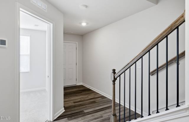 1011 Hemlock Cone Way Gallery 4