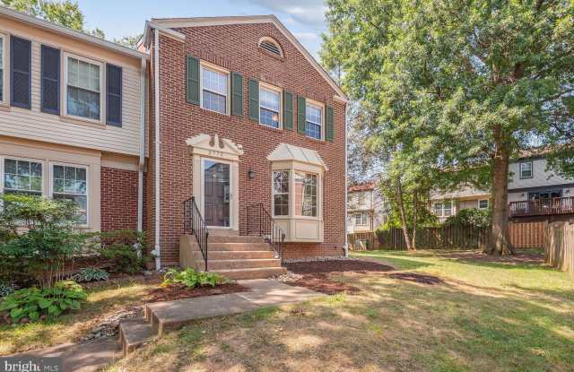 2772 KNOLLSIDE Lane - 2772 Knollside Lane, Merrifield, VA 22180