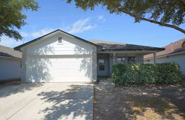 Great 3/2 Single Story Home Now Available in Escondido Creek (Converse)! Agent Commission Offered: $350 photos photos