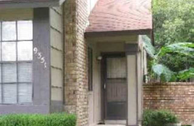 9351 DOVER RIDGE Gallery 2