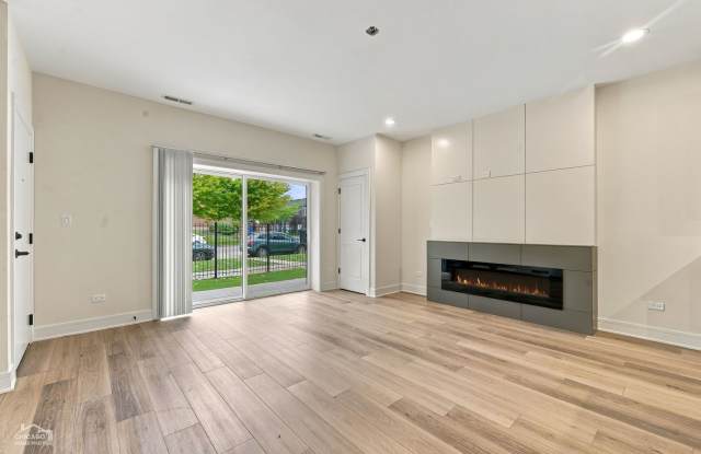 4605 S Prairie Avenue Gallery 3