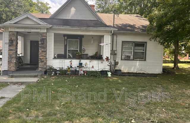 1105 6th St - 1105 6th Street, Charleston, IL 61920
