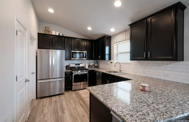 Room in 3 Bedroom Home at Dashmoor Creek Gallery 4