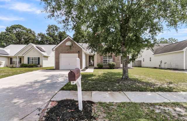 Bright  Inviting 3-Bedroom 2- Bathroom Home in Desirable Weatherstone Community - 124 Dovetail Circle, Summerville, SC 29483