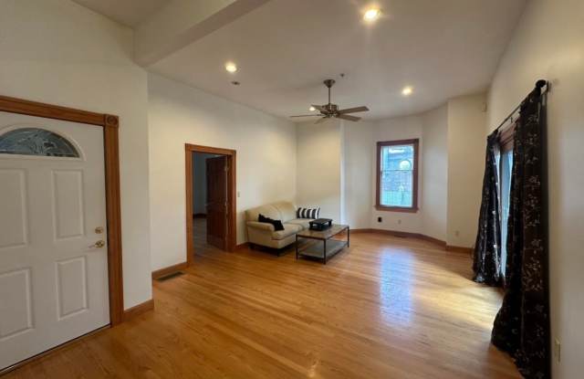 10 Warren St - 10 Warren Street, Medford, MA 02155