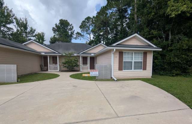 3/2 WITH A GREAT PRICE AND READY FOR IMMEDIATE MOVE-IN. **18 MONTH LEASE AND CURRENTLY WAIVING ADMINISTRATIVE FEES OF $250 IF APPLY, APPROVE AND MOVE-IN BY END OF JUNE** photos photos