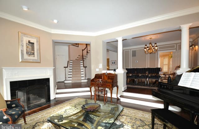2007 MAYFAIR MCLEAN COURT - 2007 Mayfair Mclean Court, McLean, VA 22043