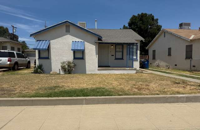 Cozy 3 Bedroom/1 Bath Home in Oildale! photos photos