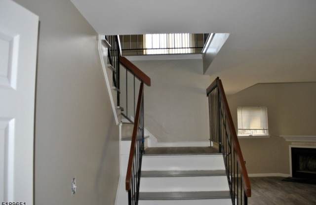 910 Reed Ct Gallery 3