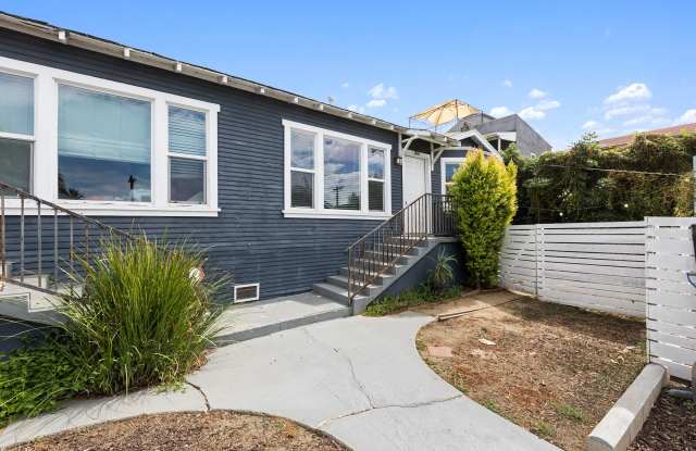 2 Bed / 1 bath with Private Outdoor Space in Rampart Village Gallery 1