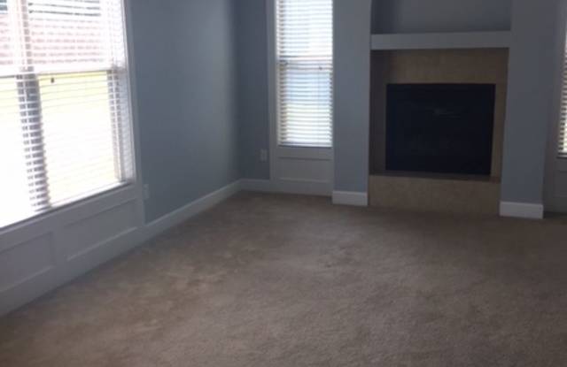 Lake Estates 4 bed 2.5 bath 3 car garage home! photos photos