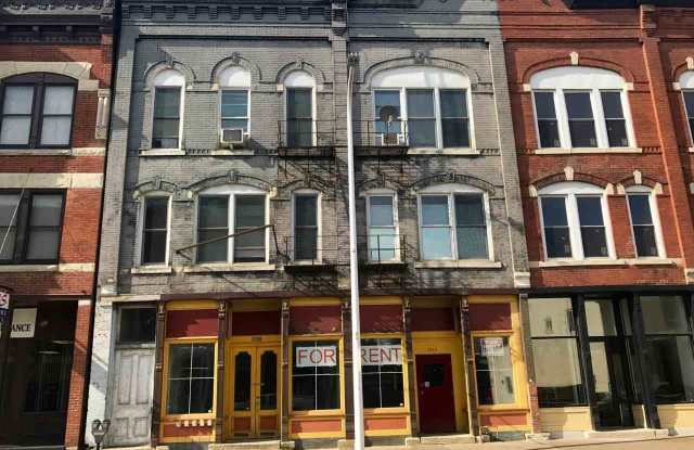 1735 Central Gallery 2