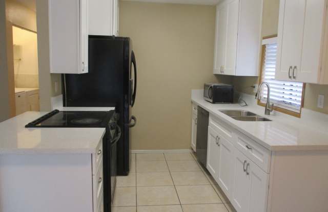 Very nice 2 bedroom 1.5 bath 1st floor condo photos photos