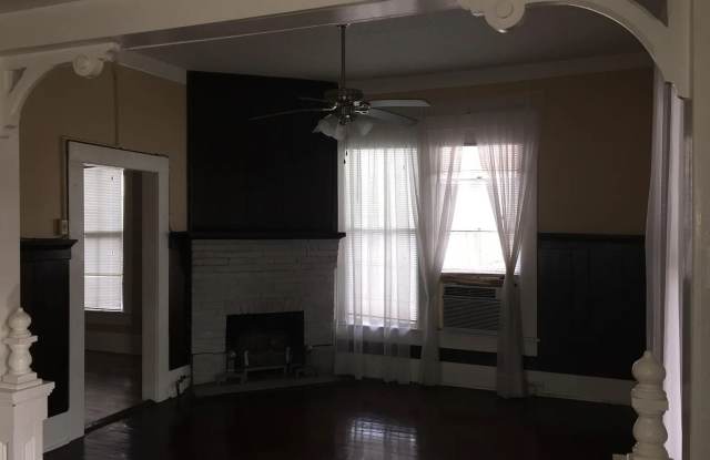 Room in 4 Bedroom Home in San Antonio Gallery 3