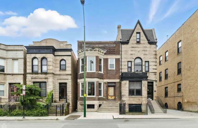 909 W Addison Street photos photos