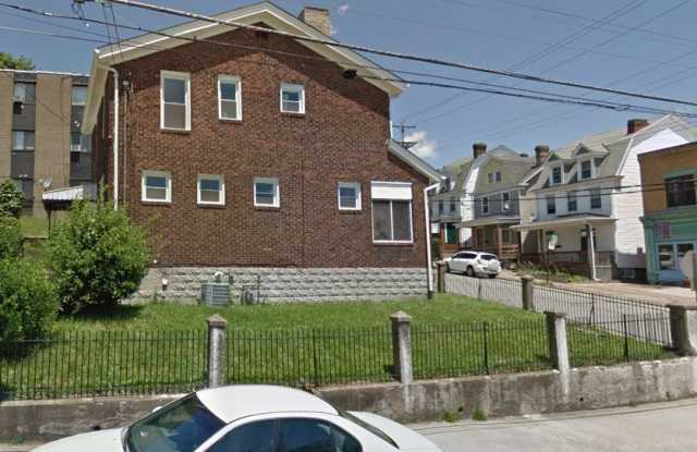 OAKLAND CONVENIENCE! 4 Bedroom / 1 Bath Home for Rent Gallery 2