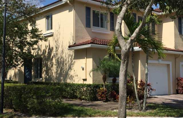 3121 N EVERGREEN Circle Gallery 1