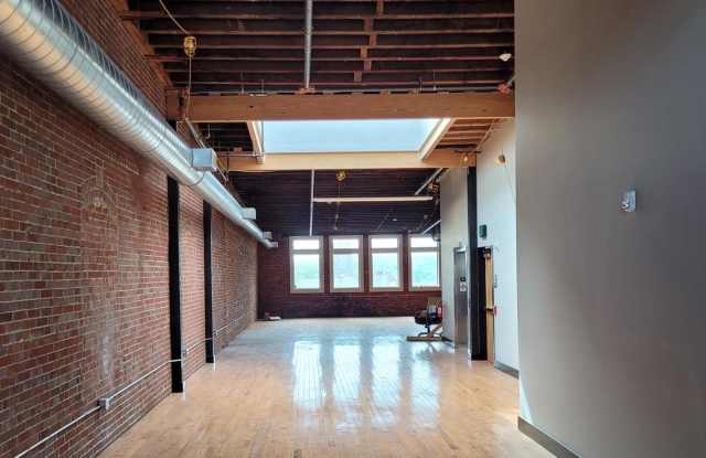 503 PENN Street Gallery 3