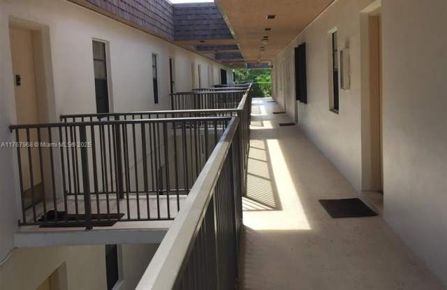 8261 SW 128th St - 8261 Southwest 128th Street, Pinecrest, FL 33156