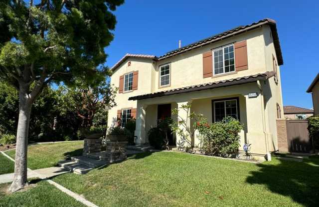 Modern 5 Bed, 4.5 Bath Home in Tustin Legacy photos photos