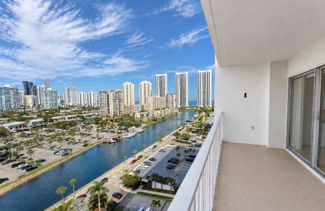 500 Bayview Dr Gallery 2