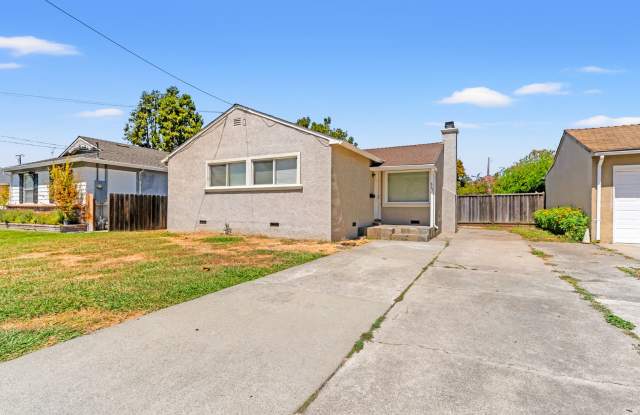 San Lorenzo Home w/ Hardwood, Central Heating & Modern Updates Gallery 1