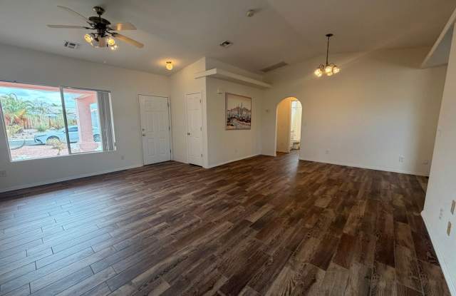 2 bedrooms 2 baths in Mesquite Creek with Community Pool and Spa Gallery 4