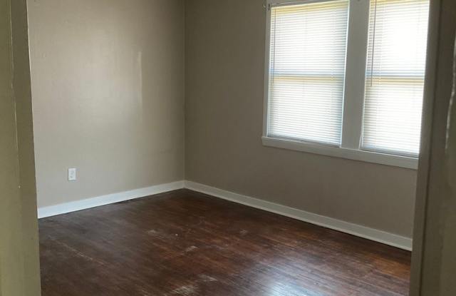 Fully Renovated 2 Bedroom! Vouchers Accepted Gallery 3