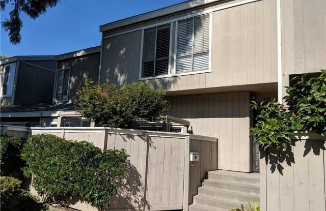 2700 W Segerstrom Avenue - 2700 West Segerstrom Avenue, Santa Ana, CA 92704