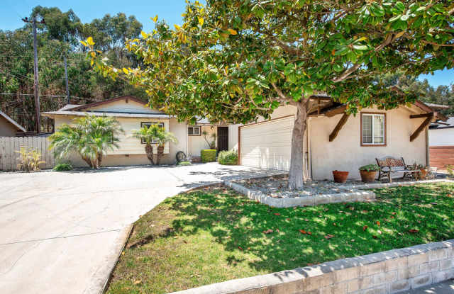 Santa Barbara Shores 4 bd / 2 bth - walking distance to the bluffs! photos photos