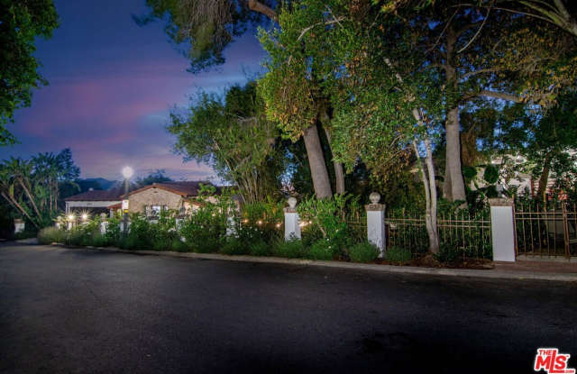 3475 N Knoll Dr Gallery 3
