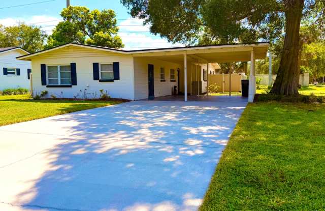 Modern Updated 3/2 in Winter Park Estates Gallery 3