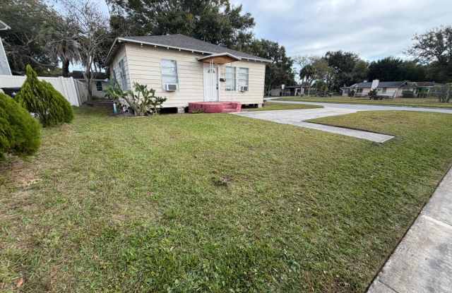 Spacious 4BR Home in Orlando – Move-In Ready with Great Location! Gallery 3