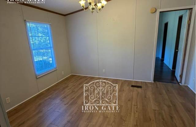 3BD/ 2BA on 1/2 Acre Gallery 4