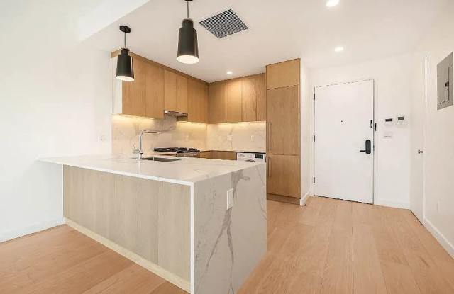3005 Vernon Blvd photos photos