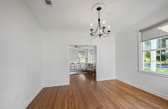 2151 Hollydale Avenue Gallery 4