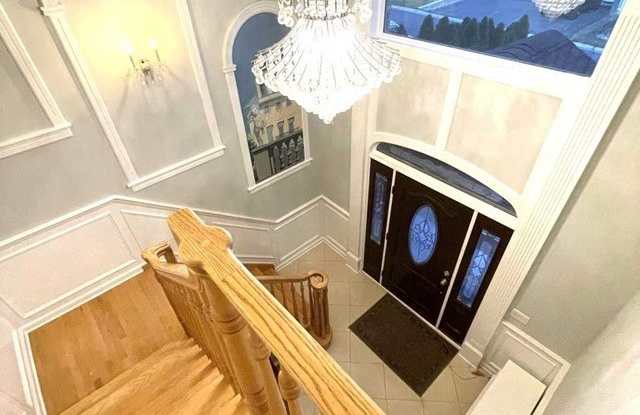 12 Roth Street Gallery 4