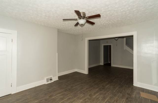 306 North Riley Avenue Gallery 4