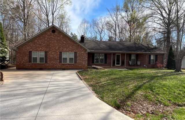 5250 Shaddowfax Drive - 5250 Shaddowfax Drive, Forsyth County, NC 27284