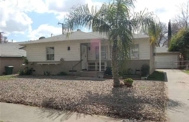 817 W 25th Street photos photos
